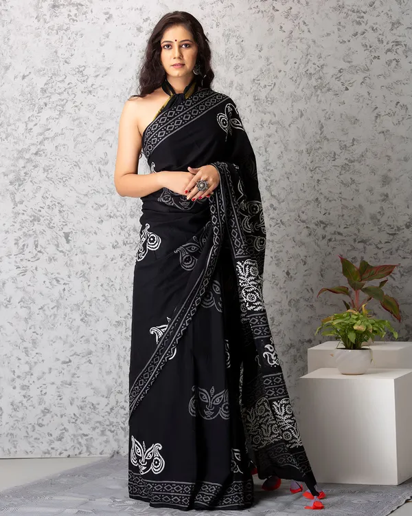 Black_Cotton_Folk_Print_Mulmul_Saree_For_Women